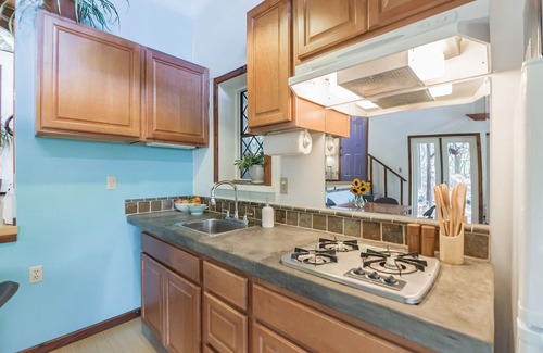 Day Valley Cottage | Serene Corralitos Farm Retreat with Aquarium Tickets Included