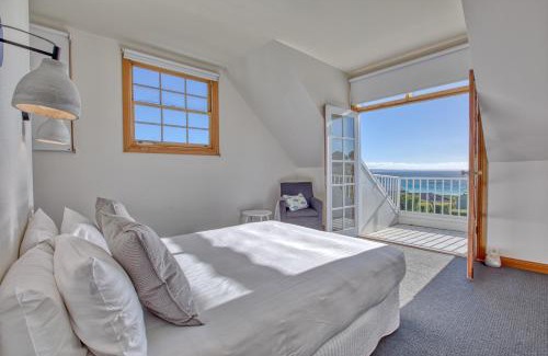 Binalong Bay House | Discover Monterey Bay of Fires: Family-Friendly Escape