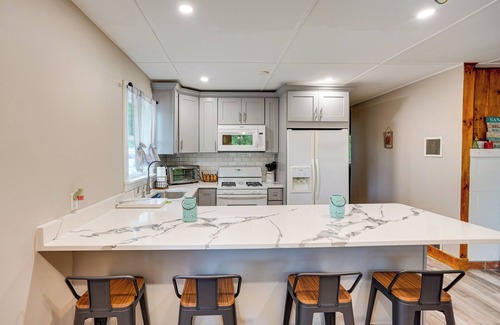 Monterey Cottage | Monterey Haven: Top-Rated Retreat near Lake Garfield