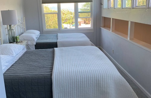 Mescal Corridor NW House | Seaside Guest House: Oceanfront Retreat with Pool & Breakfast