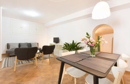 Sacromonte Apartment | Guest Rated Montes Claros 26: Family-Friendly Retreat