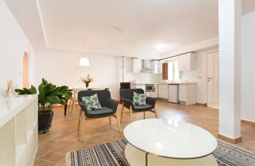 Sacromonte Apartment | Guest Rated Montes Claros 26: Family-Friendly Retreat