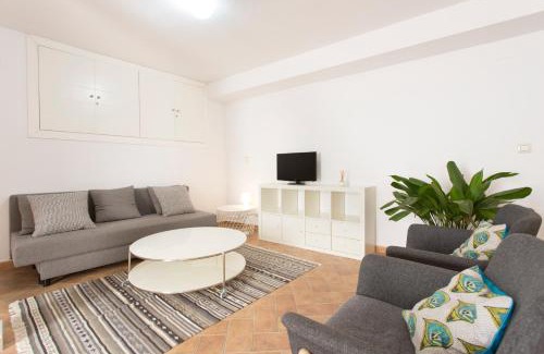 Sacromonte Apartment | Guest Rated Montes Claros 26: Family-Friendly Retreat