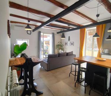 Montecalvario Apartment | Panoramic Montesanto 77: Family-Friendly in Historic Center