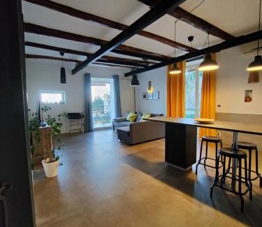 Montecalvario Apartment | Panoramic Montesanto 77: Family-Friendly in Historic Center