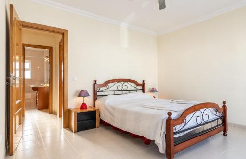 Manta Rota House | Pet-Friendly Retreat at Montesol by ALGARVEMANTA - Rated 9/10