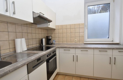 Flensburg Apartment | Budget-Friendly Monteuerwohnung II with Oceanfront Pool