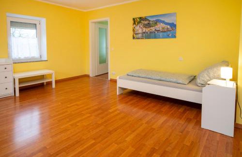Memmingen House | Inviting Monteur Apartment with Hot Tub & 9/10 Guest Rating