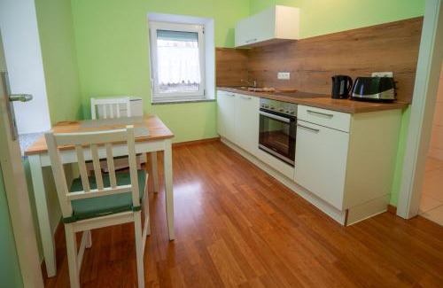 Memmingen House | Inviting Monteur Apartment with Hot Tub & 9/10 Guest Rating
