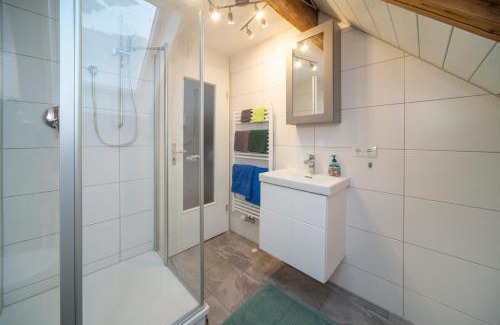 Memmingen House | Inviting Monteur Apartment with Hot Tub & 9/10 Guest Rating