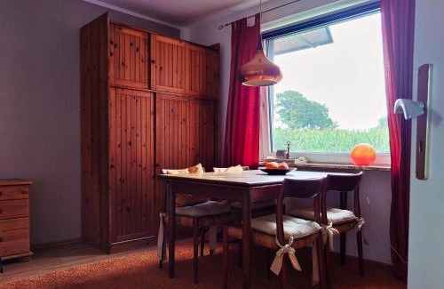 Thaden House | Relax in Monteurszimmer with Pet-Friendly Comfort