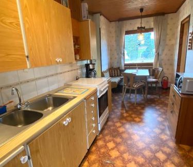 Bienenbuettel Apartment | Cozy Ferien- & Monteurwohnung with Family-Friendly Amenities