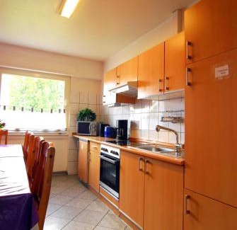 Eschweiler House | Family-Friendly Monteurwohnung Krings with Kitchen Access