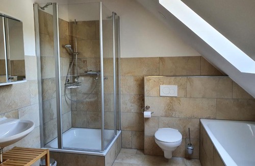 Hausen Apartment | Cozy Stay at Monteurwohnungen Schmack with Hot Tub & Kitchen