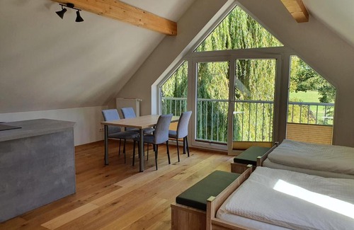 Hausen Apartment | Cozy Stay at Monteurwohnungen Schmack with Hot Tub & Kitchen