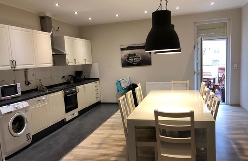 Hochschulviertel Apartment | Budget-Friendly Monteurzimmer & Hostel for Gentlemen