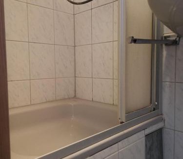 Waldbronn House | Budget-Friendly Rooms at Monteurzimmer - Waldbronn