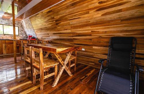 Sierra House | Inviting Monteverde Teca House: Family-Friendly Retreat