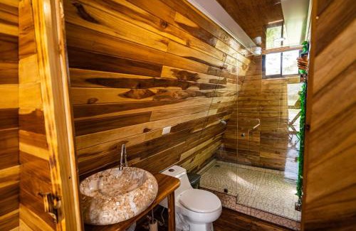Sierra House | Inviting Monteverde Teca House: Family-Friendly Retreat