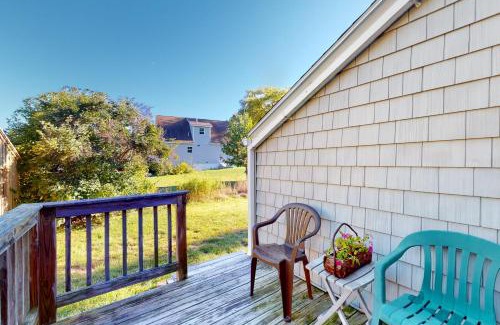 Rockland House | Discover Montgomery Cottage: Pet-Friendly Family Retreat