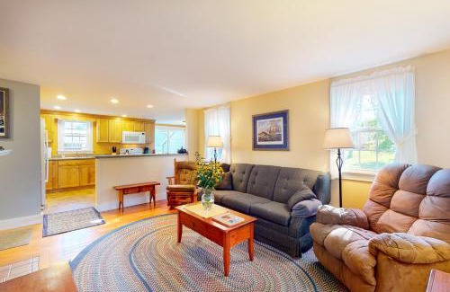 Rockland House | Discover Montgomery Cottage: Pet-Friendly Family Retreat