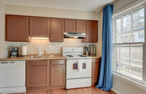 Montgomery Village House | Cozy Montgomery Village Townhome with Family-Friendly Patio