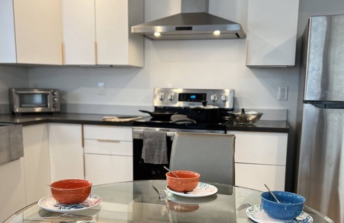 Metzger House | Newly Constructed 3BR ADU with Spa and Hot Tub Amenities