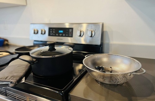 Metzger House | Newly Constructed 3BR ADU with Spa and Hot Tub Amenities