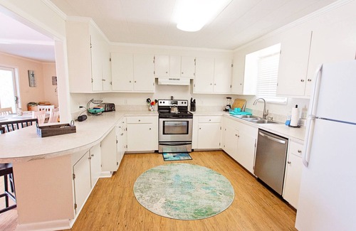 Kure Beach Cottage | Pet-Friendly Beach Cottage: Steps to Ocean and Dining