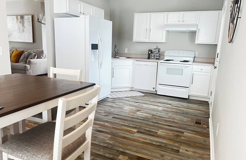 Greensboro House | Monthly Rental: 2 Bed 2 Bath in Greensboro