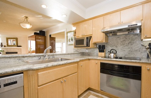 Outer Richmond Condo | Oceanfront Retreat with Balcony and Direct Beach Access