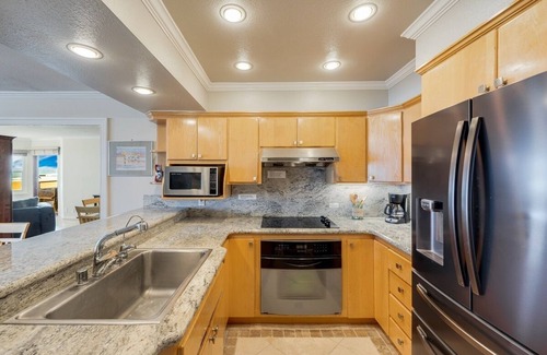 Outer Richmond Condo | Oceanfront Retreat with Balcony and Direct Beach Access