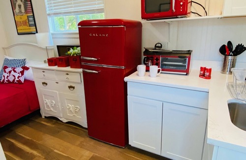 Grand Prairie House | Inviting Guesthouse with Private Backyard for Extended Stays