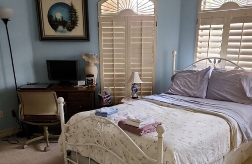 Clear Lake City Bed & Breakfast | Monthly stay - Private room with full bed in Luxury Clear Lake house