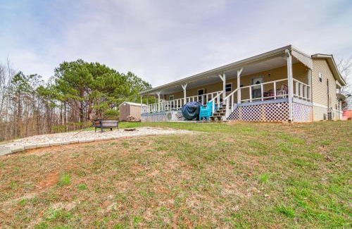 Monticello House | Cozy Monticello Home with Deck & Fire Pit Near Water