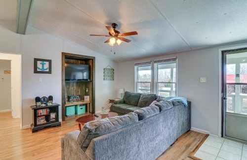Monticello House | Cozy Monticello Home with Deck & Fire Pit Near Water
