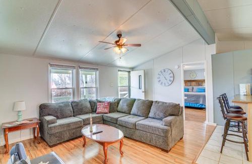 Monticello House | Cozy Monticello Home with Deck & Fire Pit Near Water