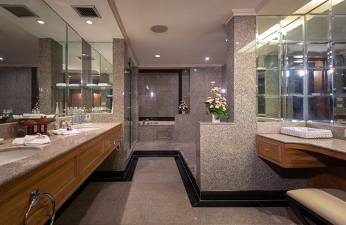 Bang Kho Laem Hotel | Elegant Montien Riverside Hotel Bangkok: Pool & Spa Retreat