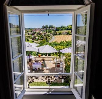 Montmoreau-Saint-Cybard Bed & Breakfast | Pet Friendly Oceanfront Retreat at MONTISMAURELLI