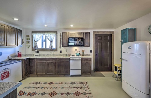 Montrose Cabin | Montrose Barndominium with Spa and Breathtaking Views!