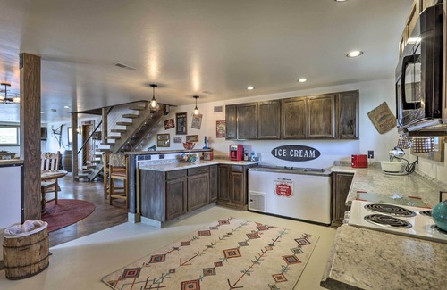 Montrose Cabin | Montrose Barndominium with Spa and Breathtaking Views!