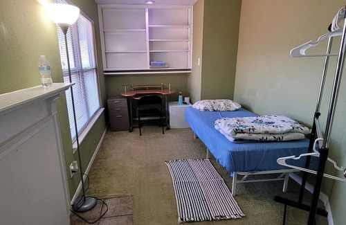 Montrose House | Cozy Montrose Room with Breakfast near Westheimer Blvd