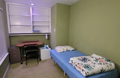 Montrose House | Cozy Montrose Room with Breakfast near Westheimer Blvd