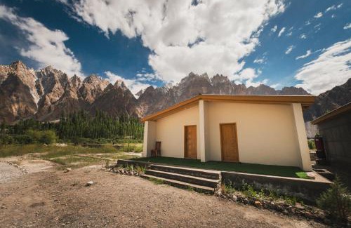 Hunza Hotel | Discover Montvale Resort: Family-Friendly Getaway Awaits