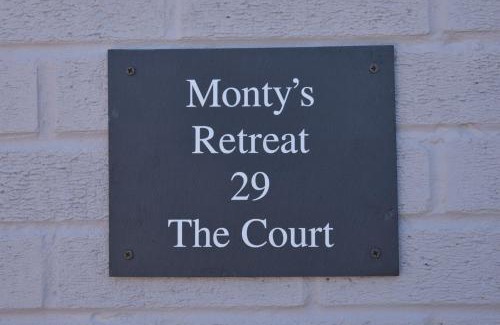 Anderby Creek House | Monty's Retreat: Family Friendly & Pet Welcoming Getaway