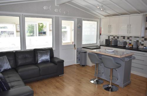 Anderby Creek House | Monty's Retreat: Family Friendly & Pet Welcoming Getaway