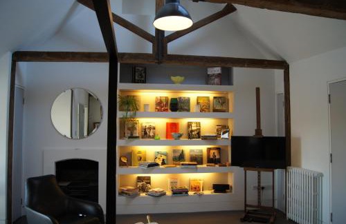 Lewes House | Discover Montys Accommodation: 4-Star Stay, Highly Rated