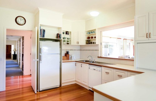 Flinders House | Monymusk: Scenic Golf Course Views & Family-Friendly Stays