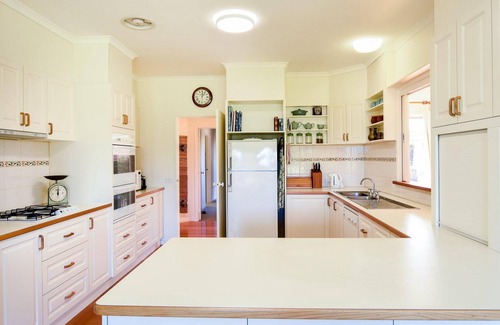 Flinders House | Monymusk: Scenic Golf Course Views & Family-Friendly Stays