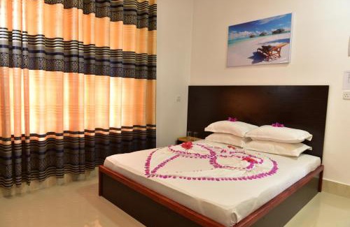 Guraidhoo House | Beautiful Moodhumaa Inn with Ocean View & Breakfast Included